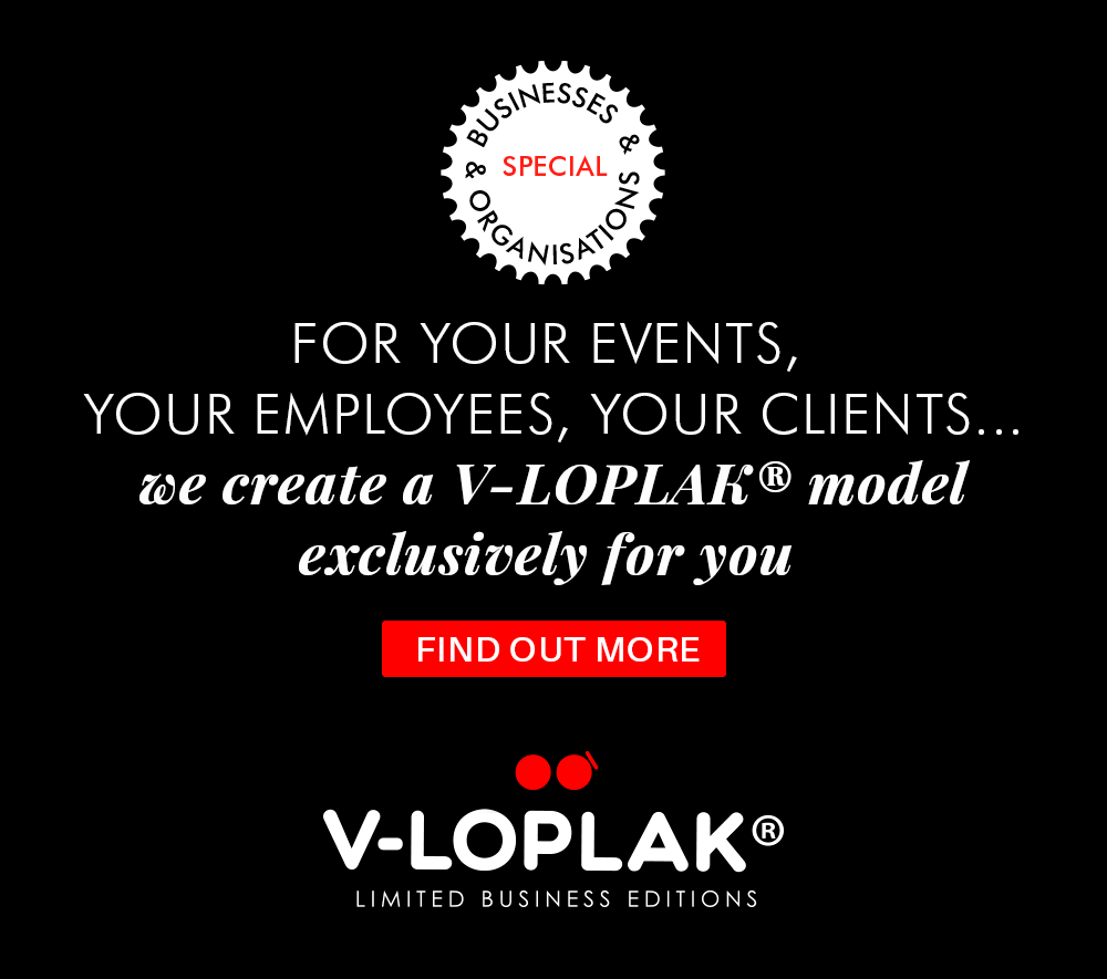 V-LOPLAK®, la plaque vélo utile, éthique et fun. Se fixe sur votre vélo pour plus de visibilité et de sécurité à vélo.